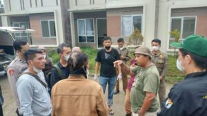 Warga Ditemukan Meninggal Dunia di Dalam Rumah Kawasan Podomoro Tenjo, Polisi Lakukan Olah TKP – KABAR AKURAT